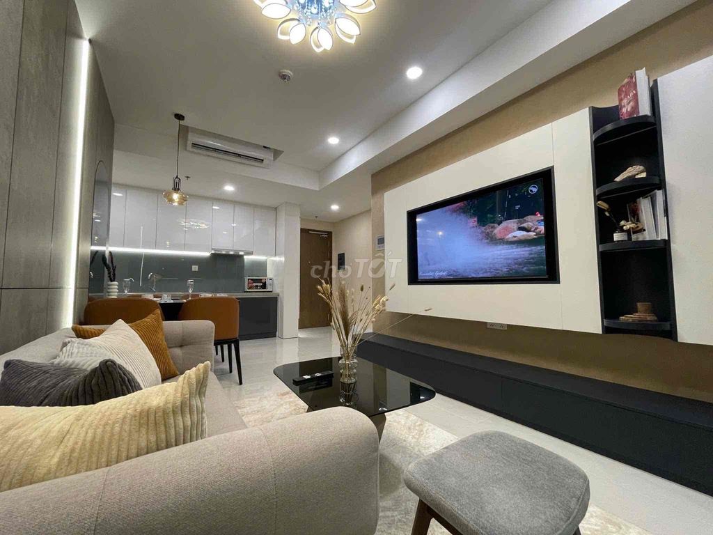 Got two bedrooms ready. Two bedrooms, two bathrooms, super nice, 31 million.