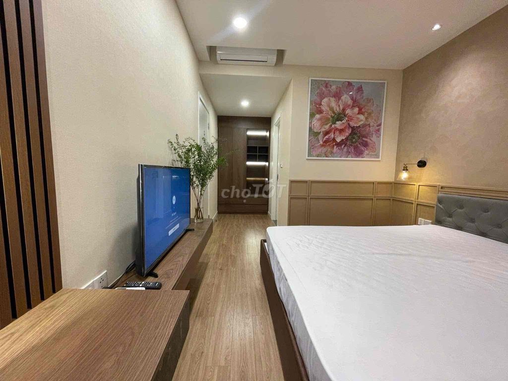 Got two bedrooms ready. Two bedrooms, two bathrooms, super nice, 31 million.