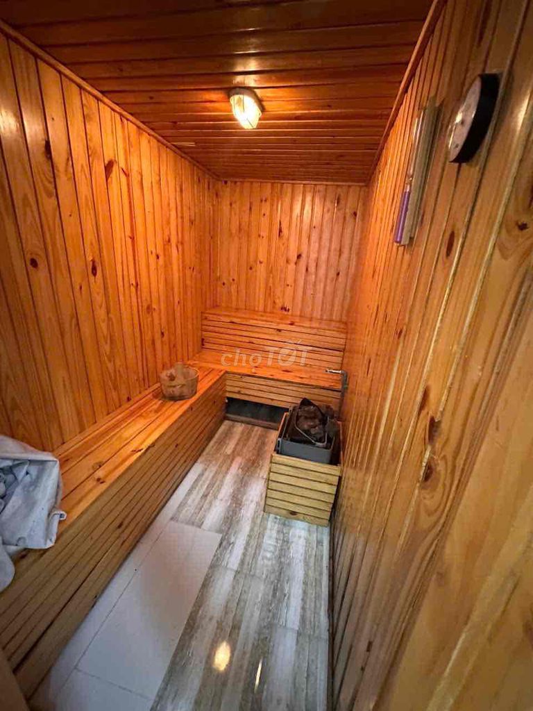 The balconies studio is ready for the steaming room right at the green row - the inside