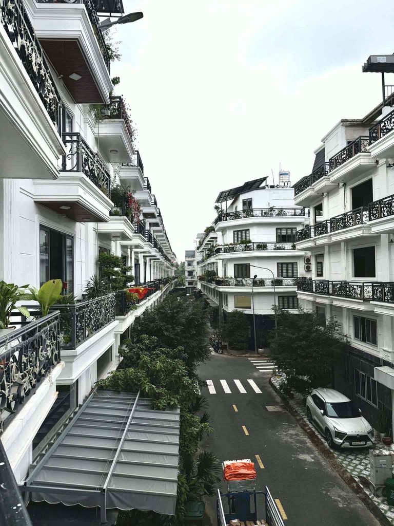 New house built a high-end urban neighborhood near nttu - down from 3 million-six.