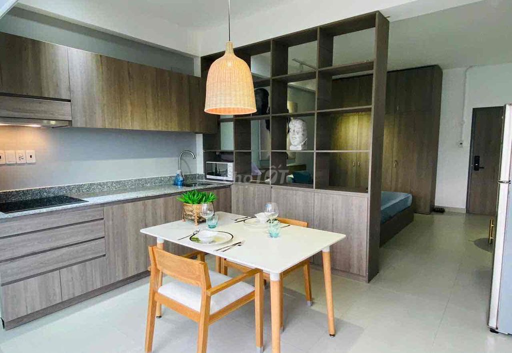 The apartment is a balcony bedroom in the 7th district. Nice 65 meters wide.