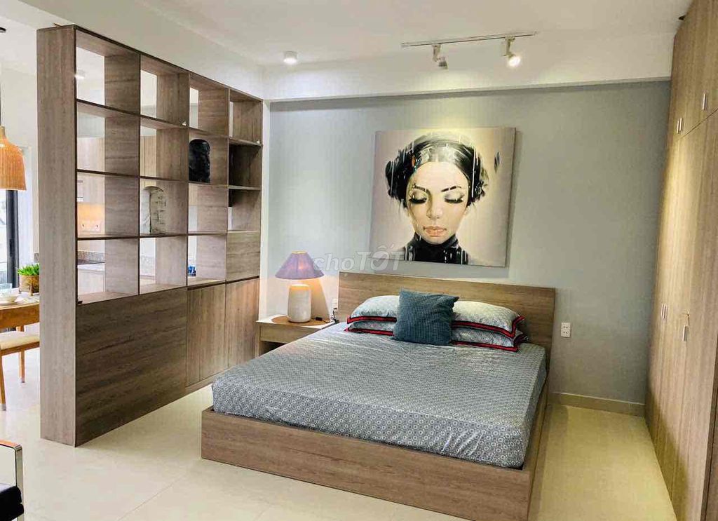 The apartment is a balcony bedroom in the 7th district. Nice 65 meters wide.
