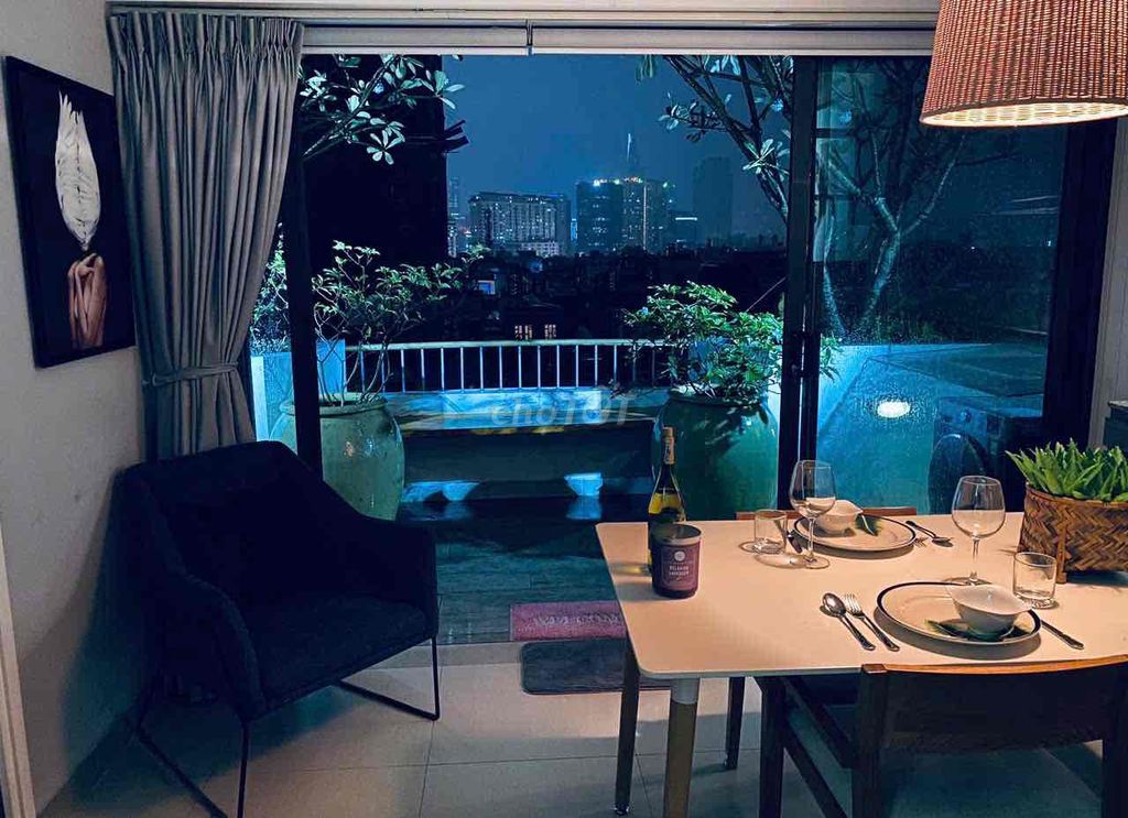 The apartment is a balcony bedroom in the 7th district. Nice 65 meters wide.