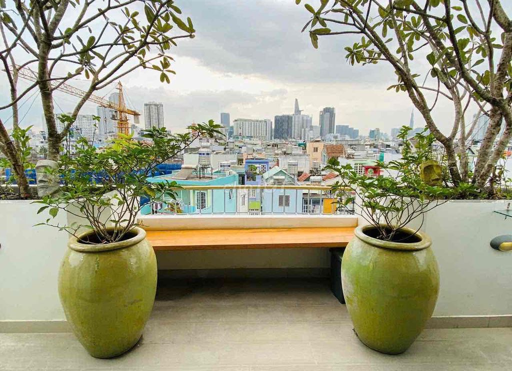 The apartment is a balcony bedroom in the 7th district. Nice 65 meters wide.