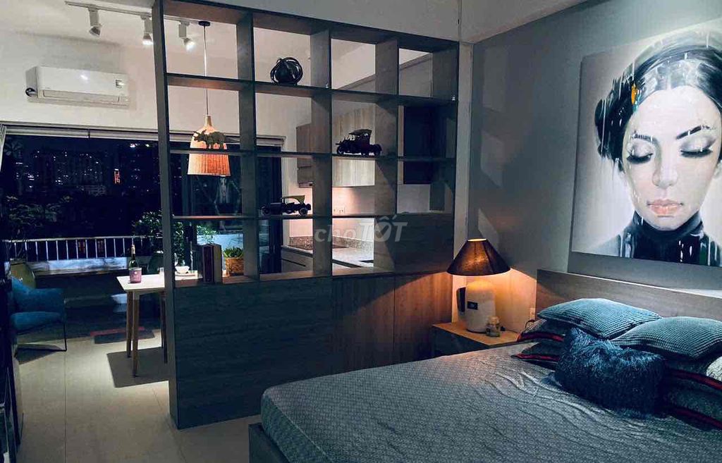 The apartment is a balcony bedroom in the 7th district. Nice 65 meters wide.