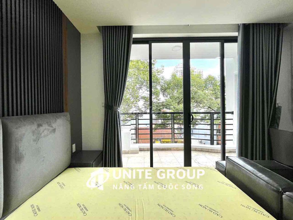 Rent the 5/50 county service apartment right on the track track track.