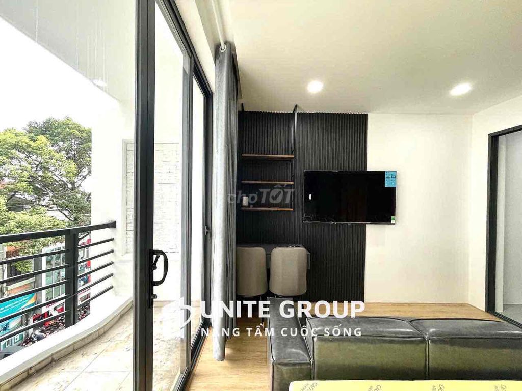 Rent the 5/50 county service apartment right on the track track track.
