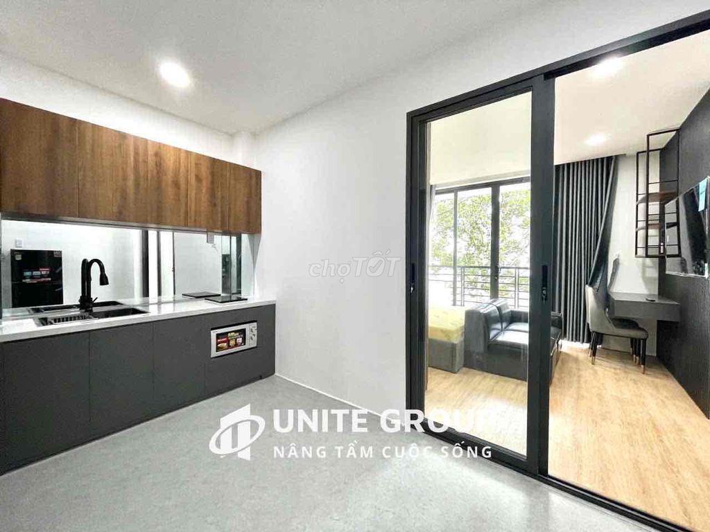 Rent the 5/50 county service apartment right on the track track track.
