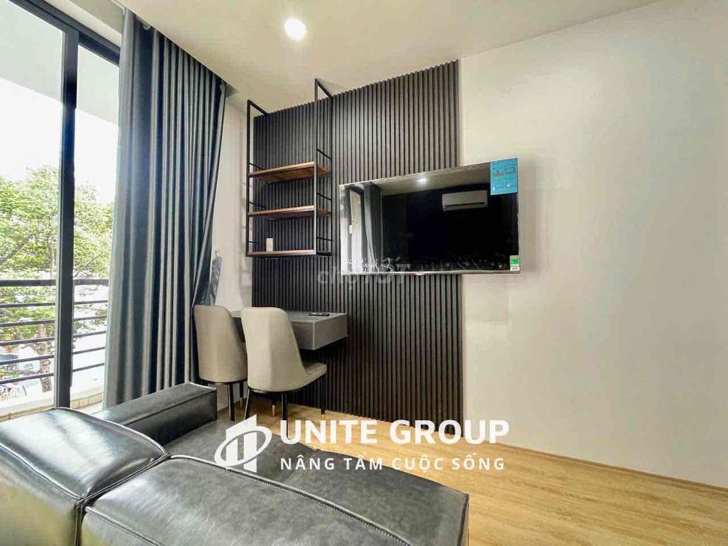Rent the 5/50 county service apartment right on the track track track.