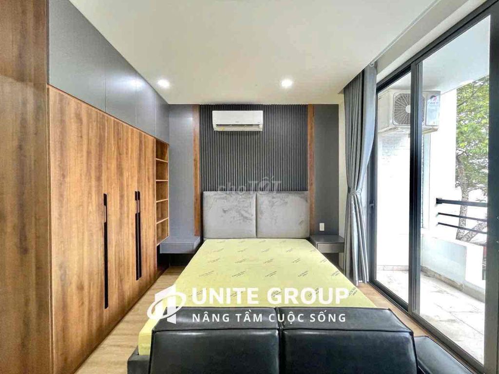 Rent the 5/50 county service apartment right on the track track track.