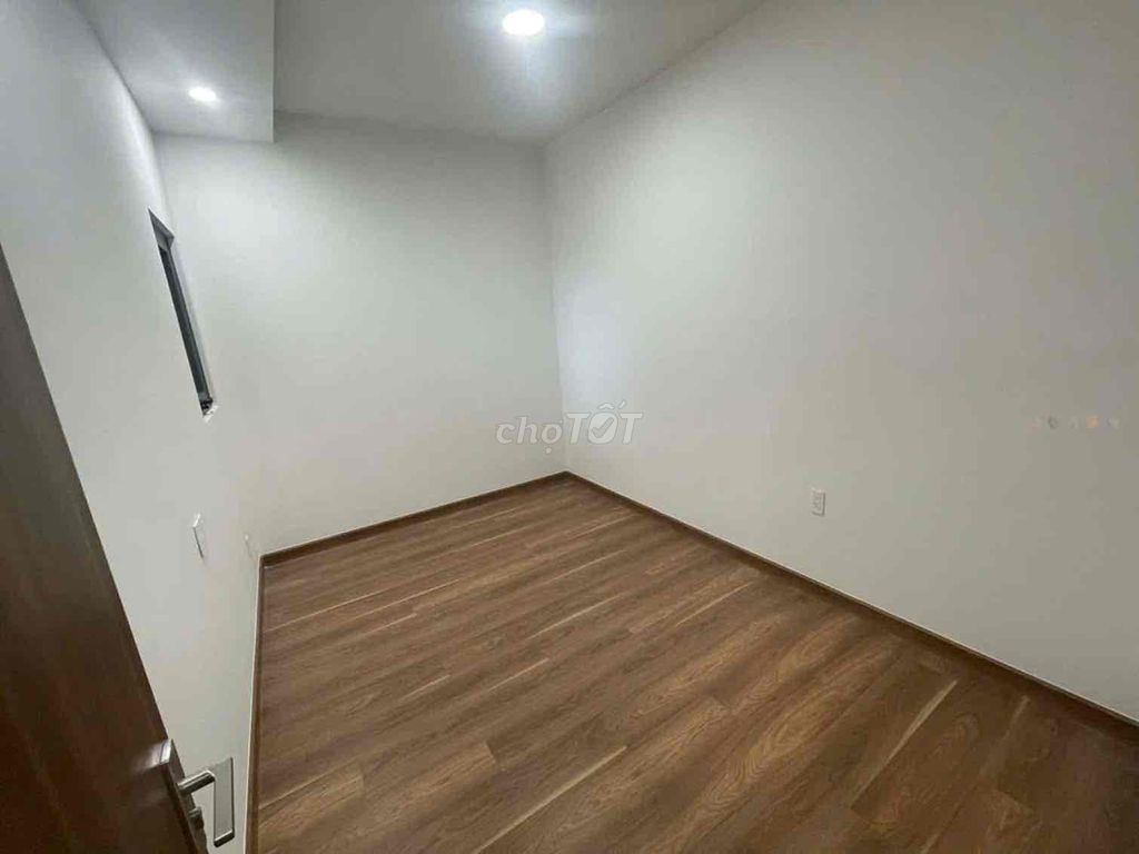 Rent two bedrooms. Two balcony toilets.