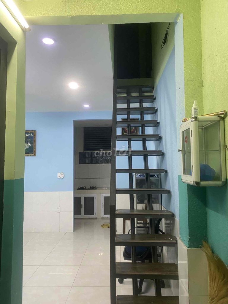 Rent two bedrooms. Two toilets.