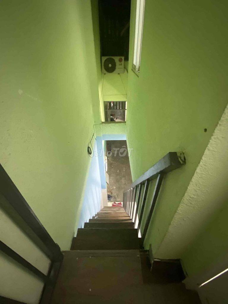 Rent two bedrooms. Two toilets.