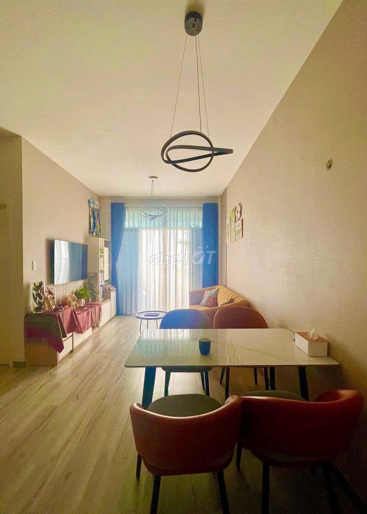 The Opal Riverside high-rise, 2 bedrooms, full-level furniture.