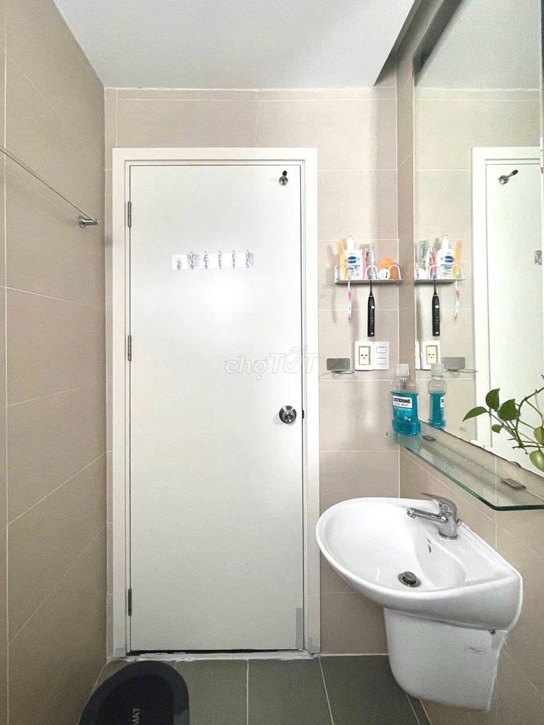 The Opal Riverside high-rise, 2 bedrooms, full-level furniture.