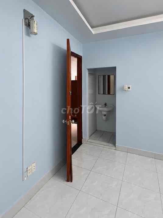 rented room with cool balcony window - free time - only 2 T