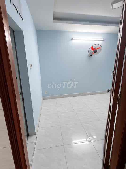 rented room with cool balcony window - free time - only 2 T
