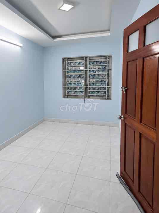 rented room with cool balcony window - free time - only 2 T