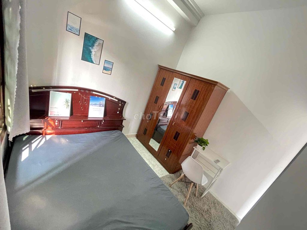 Room 2 open bedroom - full furniture - green good
