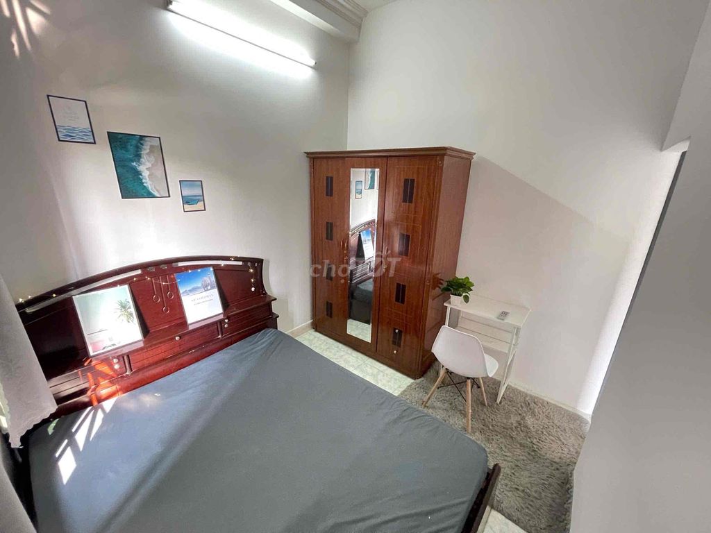 Room 2 open bedroom - full furniture - green good