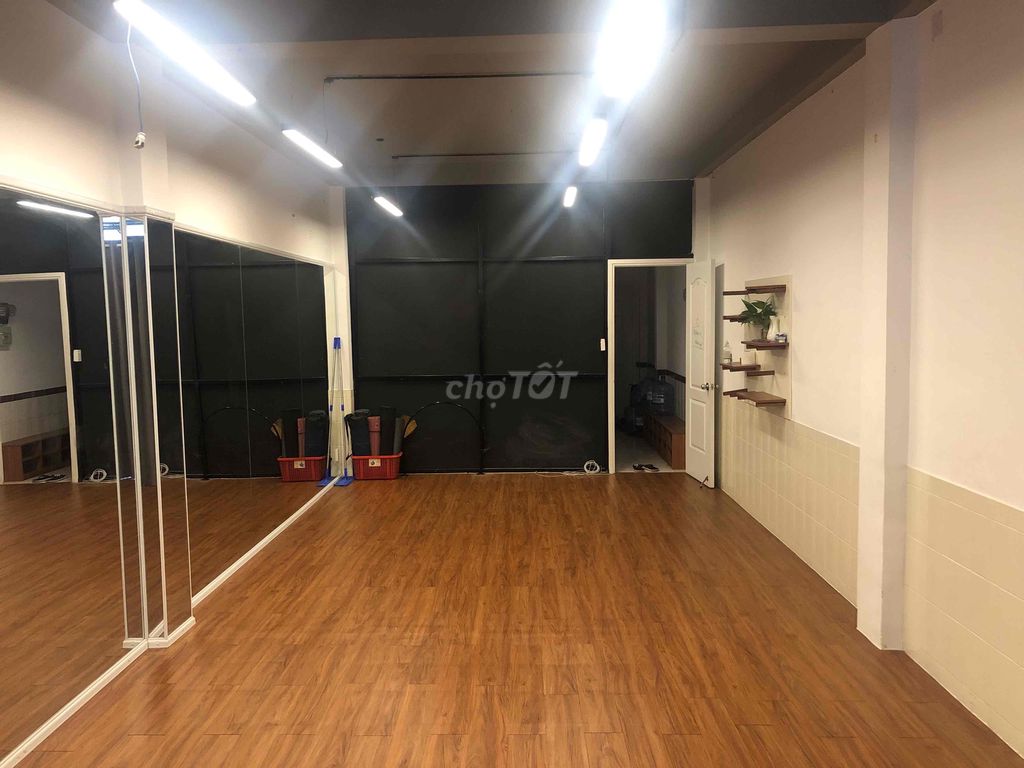 Room Nguyễn Cửu Vân