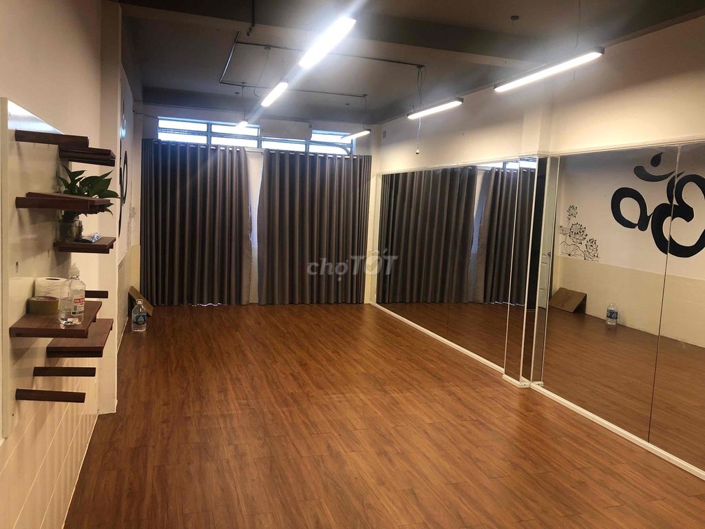 Room Nguyễn Cửu Vân