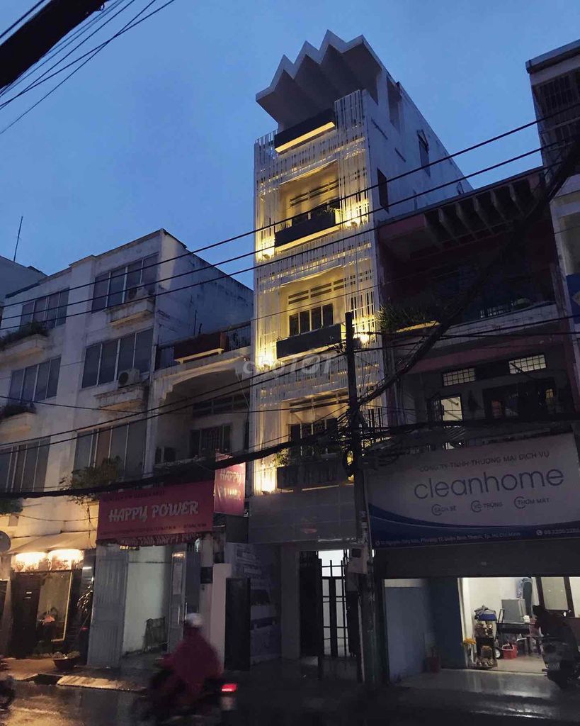 Room Nguyễn Cửu Vân