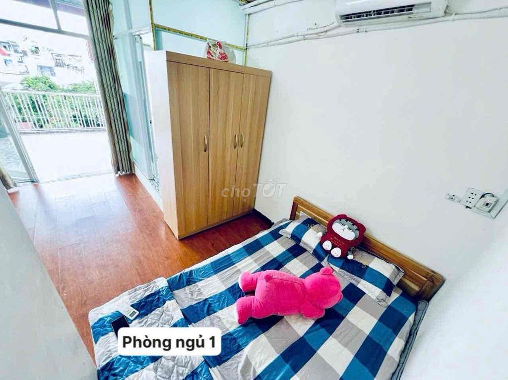 2 separate bedrooms for leaving 10 motorcycles90 m2 nice front house