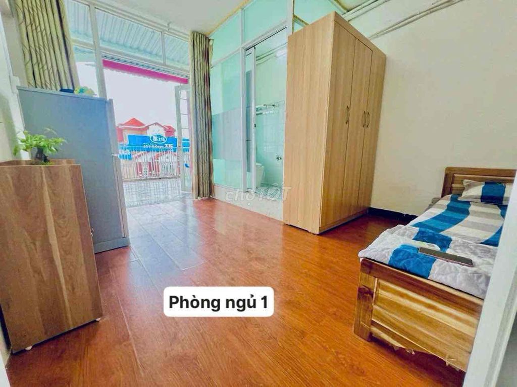2 separate bedrooms for leaving 10 motorcycles90 m2 nice front house