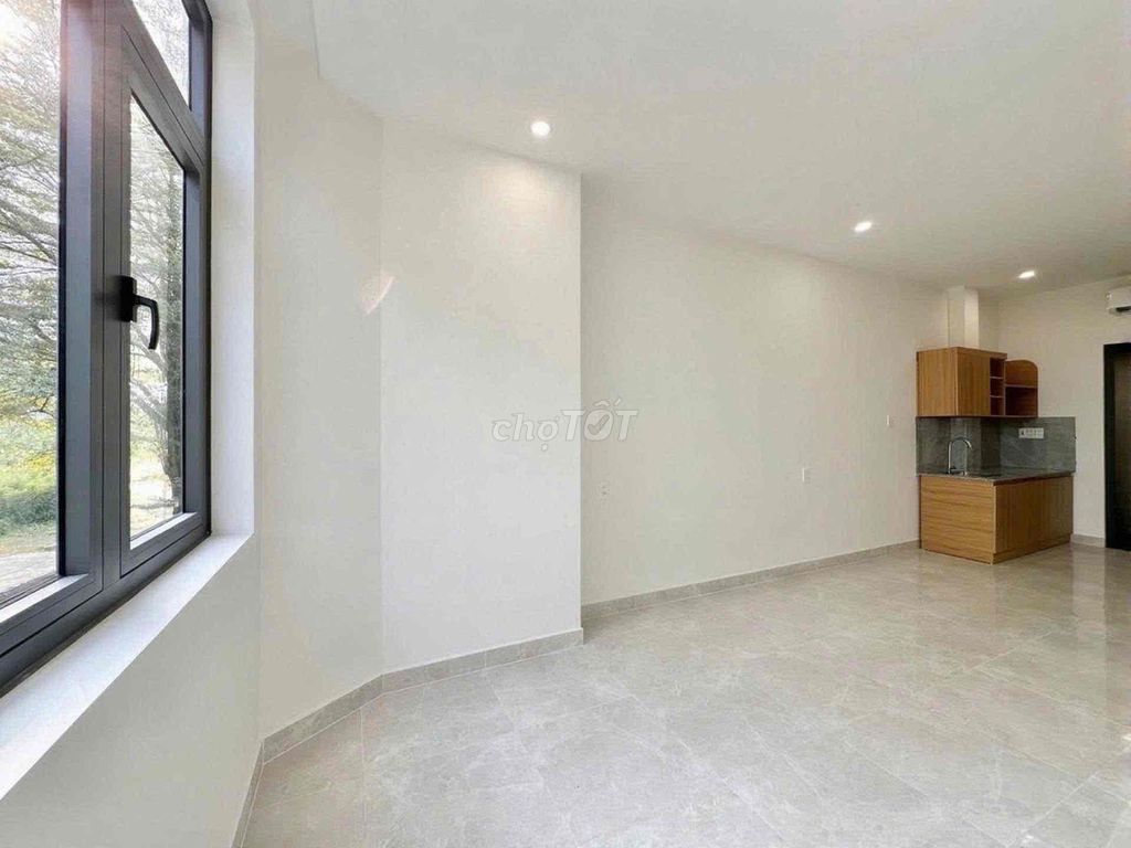 Rent de Full Seven in Đỗ Xuân Hợp.