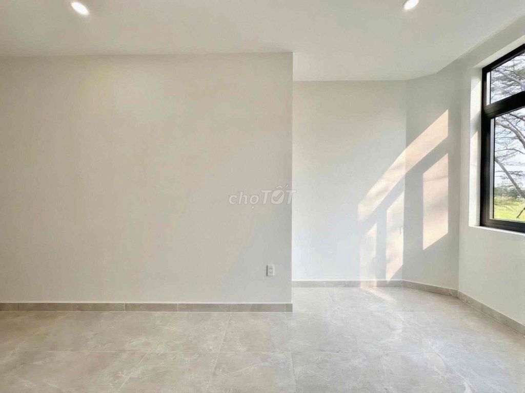Rent de Full Seven in Đỗ Xuân Hợp.