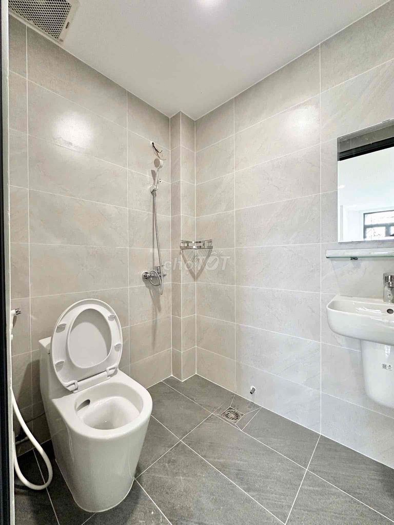 Rent de Full Seven in Đỗ Xuân Hợp.