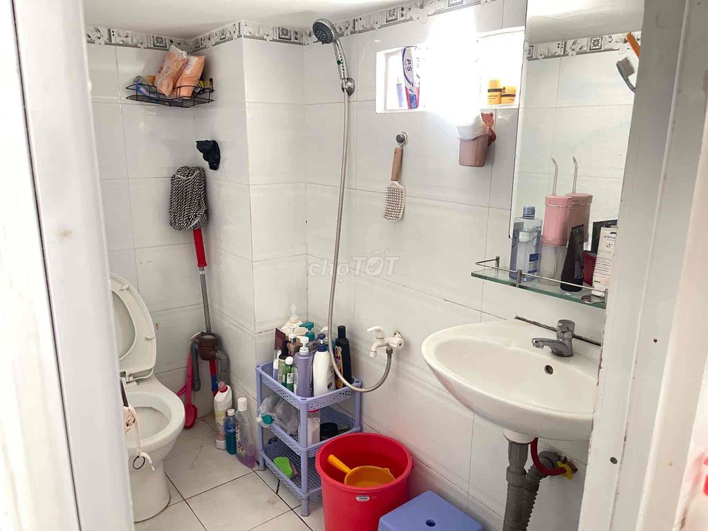The empty T11 first lodge at 4 Nguyễn Văn Lượng - long-term virtue
