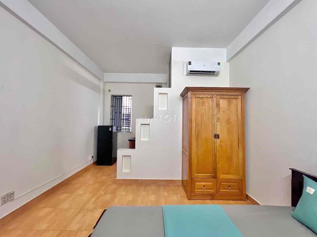 Five minutes forward to modern kcx and open market - full interior