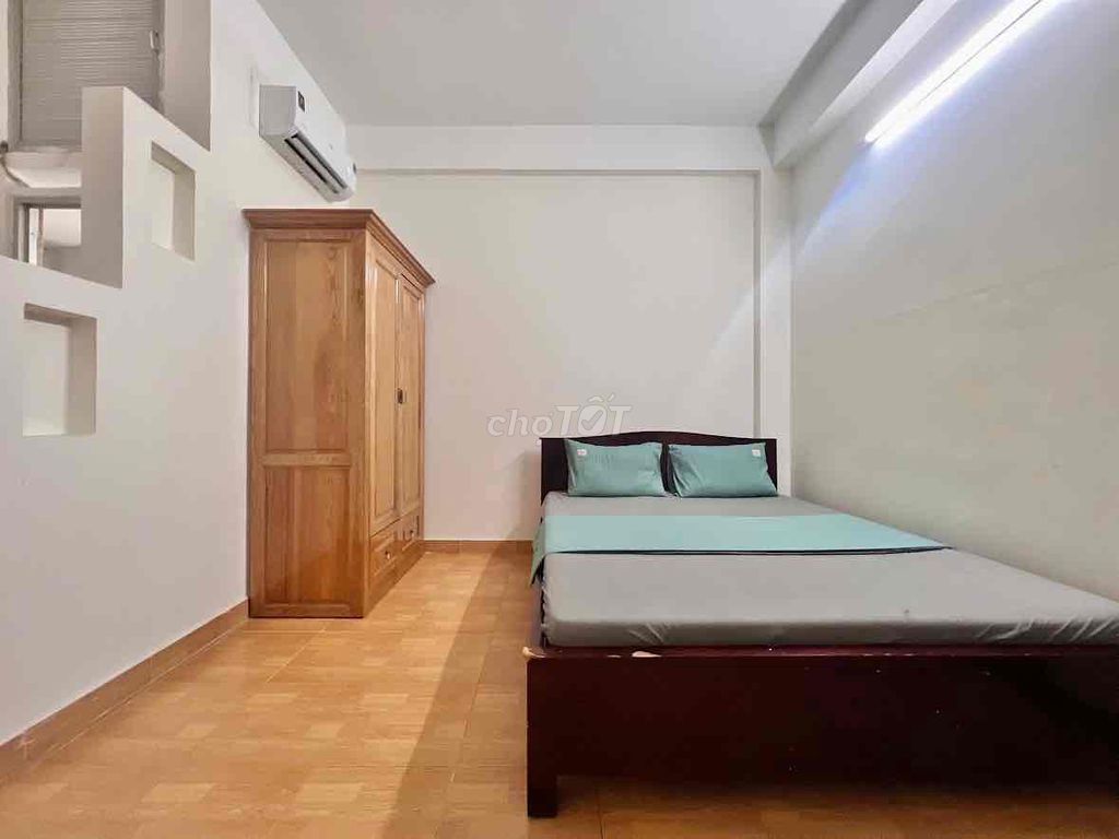 Five minutes forward to modern kcx and open market - full interior