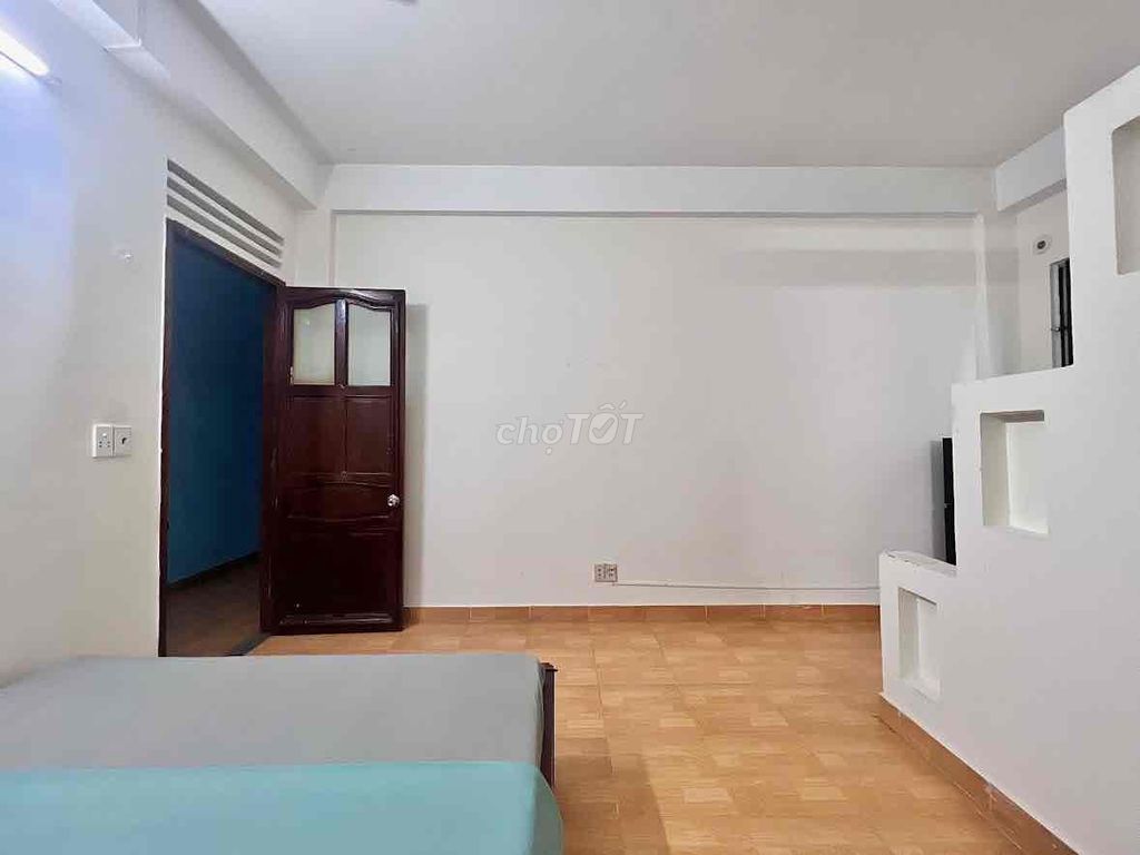 Five minutes forward to modern kcx and open market - full interior