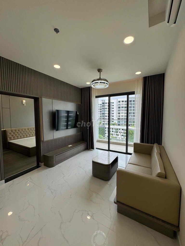 Specially renting a high-end Diamond Center apartment.