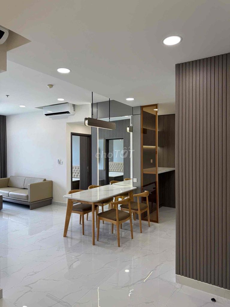 Specially renting a high-end Diamond Center apartment.