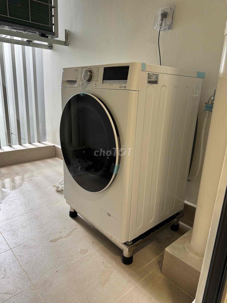 Specially renting a high-end Diamond Center apartment.