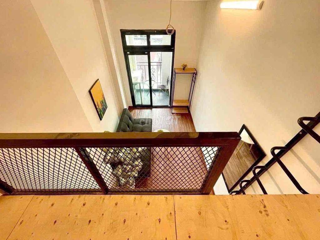 His apartment, the opossum, the Tân Phú balconies.