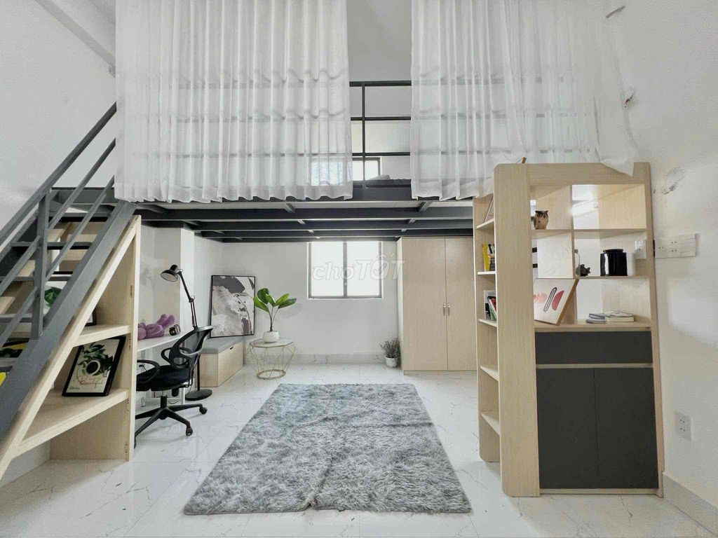 I'll take five. - Five. There's an elevator - hyper-wide area - near vlu