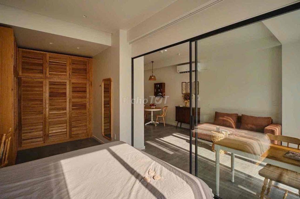 Rent a service apartment. A high-end high-class gym. Cleaning machine near University.