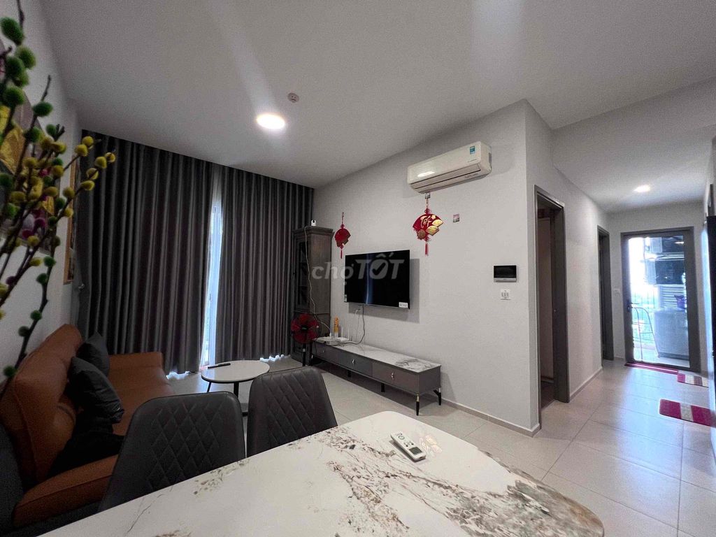 We'll rent 85 meters. Three bedrooms. Two.
