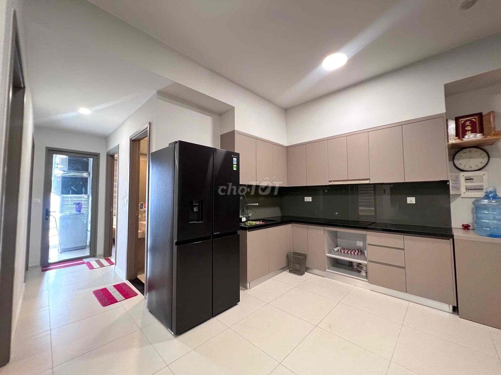 We'll rent 85 meters. Three bedrooms. Two.
