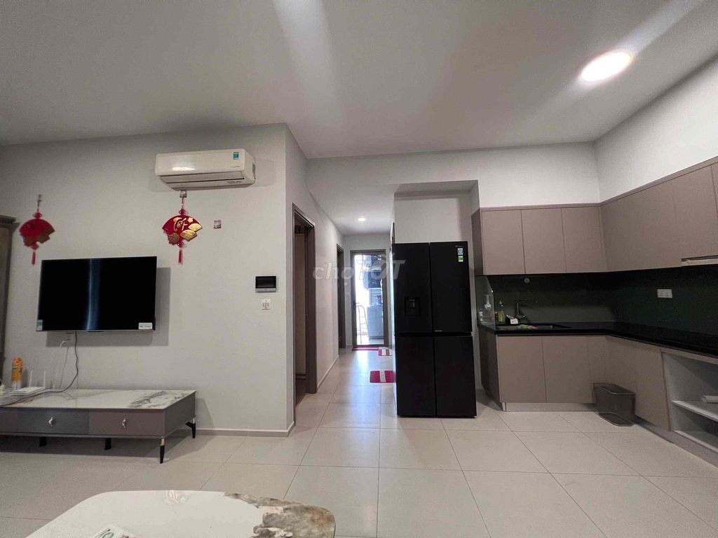 We'll rent 85 meters. Three bedrooms. Two.