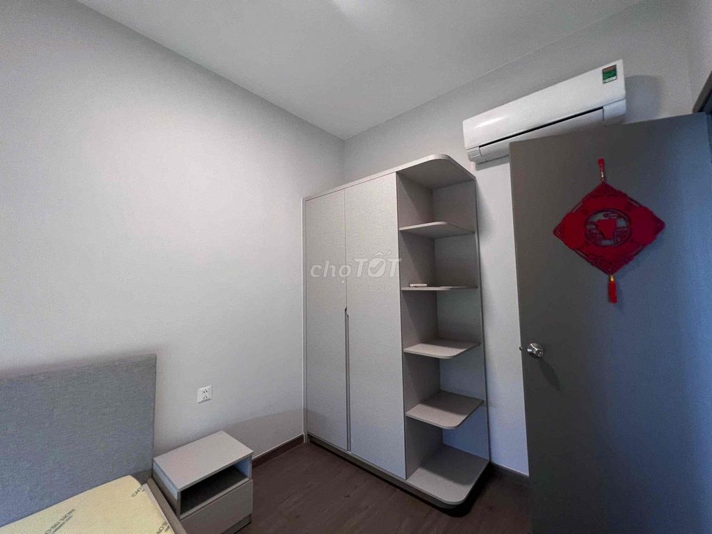 We'll rent 85 meters. Three bedrooms. Two.