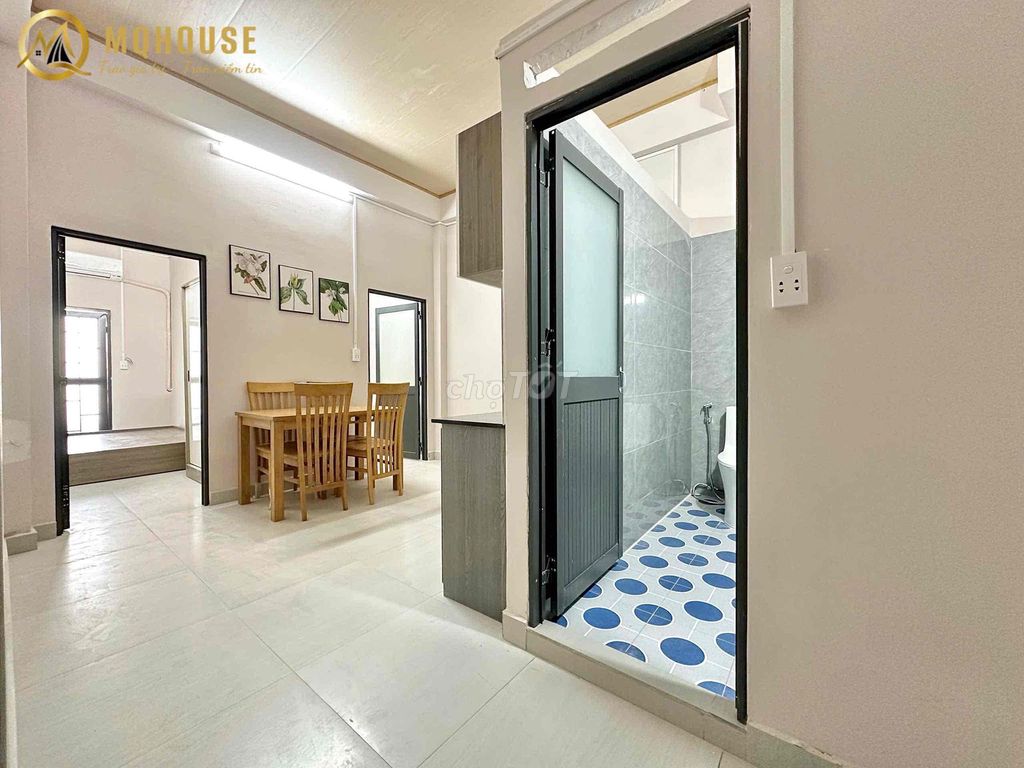 Renting a two-size, cool, open-air studio with sky windows in it.