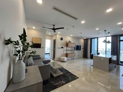 A corner bedroom - a city view