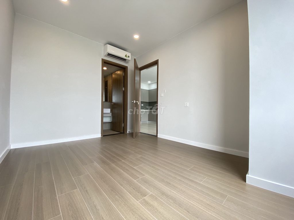 The river panorama rents two bedrooms, two ntcb toilets, only 12 million dollars.