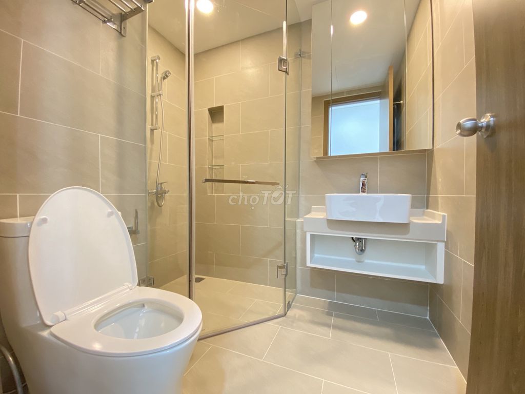 The river panorama rents two bedrooms, two ntcb toilets, only 12 million dollars.